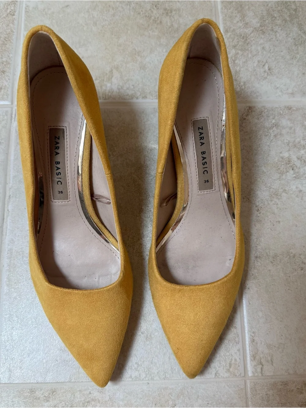 ZARA Size 36 yellow suede heel with gold detail